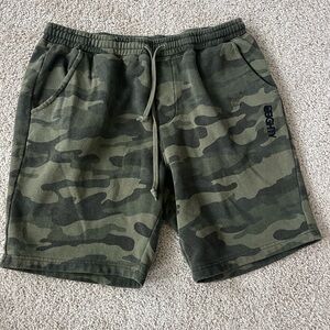 80Eighty Men’s Camo Fleece Sweat Shorts Size Large – Green Camouflage Drawstring